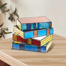 Last inn bildet i Galleri-visningsprogrammet, Lampe med stablede bĂžker i farget glass