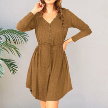 Last inn bildet i Galleri-visningsprogrammet, Langermet beltekjole med knapp