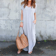 Last inn bildet i Galleri-visningsprogrammet, V-hals kjole med lommer og splitt