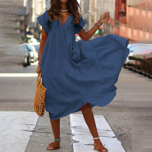 Last inn bildet i Galleri-visningsprogrammet, V-hals kjole med stor og asymmetrisk skjørt