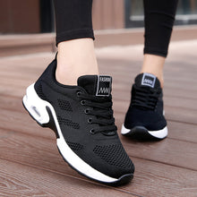 Last inn bildet i Galleri-visningsprogrammet, Flyknit joggesko med luftpute og perforert mesh