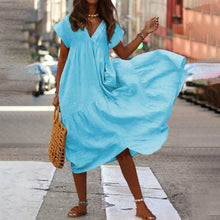 Last inn bildet i Galleri-visningsprogrammet, V-hals kjole med stor og asymmetrisk skjørt