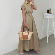 Last inn bildet i Galleri-visningsprogrammet, Ensfarget kjole med rund hals