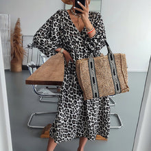 Last inn bildet i Galleri-visningsprogrammet, Langermet kjole i leopardmønster