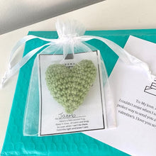 Last inn bildet i Galleri-visningsprogrammet, Lommeklem heklet hjerte liten gave