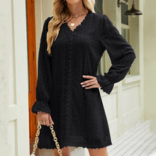 Last inn bildet i Galleri-visningsprogrammet, Langermet kjole med blondepanel