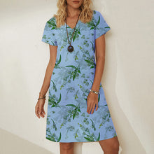 Last inn bildet i Galleri-visningsprogrammet, V-hals kortermet kjole med blomstertrykk