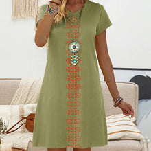 Last inn bildet i Galleri-visningsprogrammet, Kortermet trykt kjole med V-hals