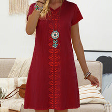 Last inn bildet i Galleri-visningsprogrammet, Kortermet trykt kjole med V-hals