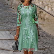 Last inn bildet i Galleri-visningsprogrammet, Blondekjole med rund hals