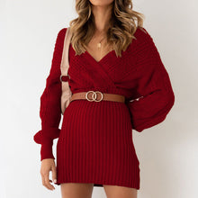 Last inn bildet i Galleri-visningsprogrammet, V-hals genser hofteskjørt