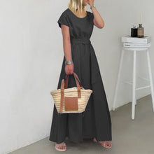 Last inn bildet i Galleri-visningsprogrammet, Ensfarget kjole med rund hals