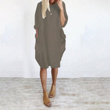 Last inn bildet i Galleri-visningsprogrammet, Løs Kjole med Rund Hals og Sidelommer