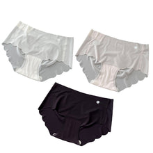 Last inn bildet i Galleri-visningsprogrammet, Sømløst dameundertøy laget av issilke