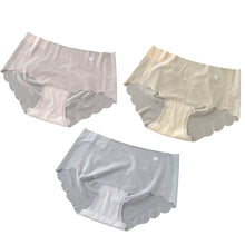 Last inn bildet i Galleri-visningsprogrammet, Sømløst dameundertøy laget av issilke