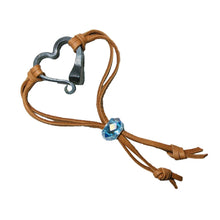 Last inn bildet i Galleri-visningsprogrammet, Håndlaget Love Horseshoe Nail-armbånd