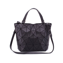 Last inn bildet i Galleri-visningsprogrammet, Diamond bucket bag