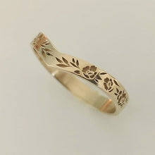 Last inn bildet i Galleri-visningsprogrammet, Elegant og enkel ring med kransdesign