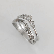 Last inn bildet i Galleri-visningsprogrammet, Elegant og enkel ring med kransdesign