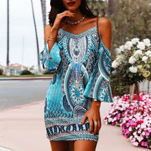 Last inn bildet i Galleri-visningsprogrammet, Blå kjole med kald skulderprint