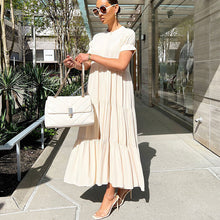 Last inn bildet i Galleri-visningsprogrammet, Ensfarget knapp med krøllet kjole i plussstørrelse