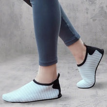 Last inn bildet i Galleri-visningsprogrammet, Sklisikkert pustende sko med myke såler for innendørs trening