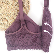 Last inn bildet i Galleri-visningsprogrammet, Dameglidelås foran pluss størrelse BH