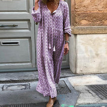 Last inn bildet i Galleri-visningsprogrammet, Langermet Trykt Kjole med V-hals