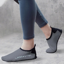 Last inn bildet i Galleri-visningsprogrammet, Sklisikkert pustende sko med myke såler for innendørs trening