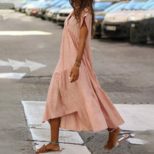 Last inn bildet i Galleri-visningsprogrammet, V-hals kjole med stor og asymmetrisk skjørt