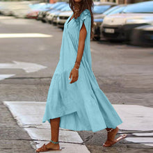 Last inn bildet i Galleri-visningsprogrammet, V-hals kjole med stor og asymmetrisk skjørt