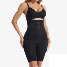 Last inn bildet i Galleri-visningsprogrammet, Damebukser med knapp i midjen