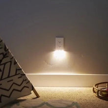 Last inn bildet i Galleri-visningsprogrammet, Outlet Wall Plate With Night Lights