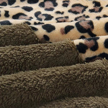 Last inn bildet i Galleri-visningsprogrammet, Hettegenser med leopard-mønster