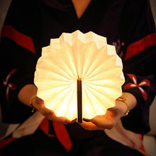 Last inn bildet i Galleri-visningsprogrammet, Sammenlegbar boklys i tre