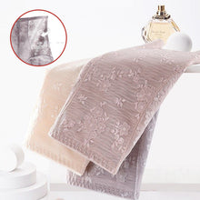 Last inn bildet i Galleri-visningsprogrammet, Blondetruse med høy midje