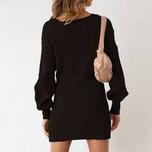 Last inn bildet i Galleri-visningsprogrammet, V-hals genser hofteskjørt