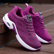 Last inn bildet i Galleri-visningsprogrammet, Flyknit joggesko med luftpute og perforert mesh