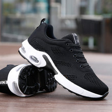 Last inn bildet i Galleri-visningsprogrammet, Flyknit joggesko med luftpute og perforert mesh