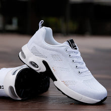 Last inn bildet i Galleri-visningsprogrammet, Flyknit joggesko med luftpute og perforert mesh