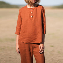 Last inn bildet i Galleri-visningsprogrammet, Todelt sett med topp og bukse i bomull og lin