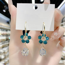 Last inn bildet i Galleri-visningsprogrammet, Simple Zircon Flower Earrings