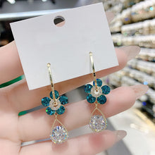 Last inn bildet i Galleri-visningsprogrammet, Simple Zircon Flower Earrings