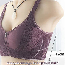 Last inn bildet i Galleri-visningsprogrammet, Dameglidelås foran pluss størrelse BH