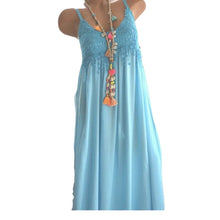 Last inn bildet i Galleri-visningsprogrammet, Ensfarget strand-kjole med blonder