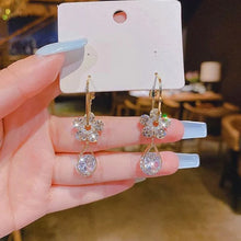 Last inn bildet i Galleri-visningsprogrammet, Simple Zircon Flower Earrings