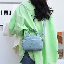 Last inn bildet i Galleri-visningsprogrammet, Funksjonell håndveske i ensfarget flerrom