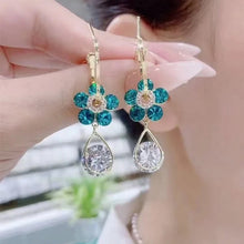 Last inn bildet i Galleri-visningsprogrammet, Simple Zircon Flower Earrings