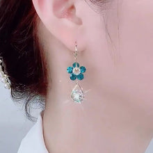 Last inn bildet i Galleri-visningsprogrammet, Simple Zircon Flower Earrings