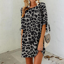 Last inn bildet i Galleri-visningsprogrammet, Kjole med rund hals og leopard-mønster